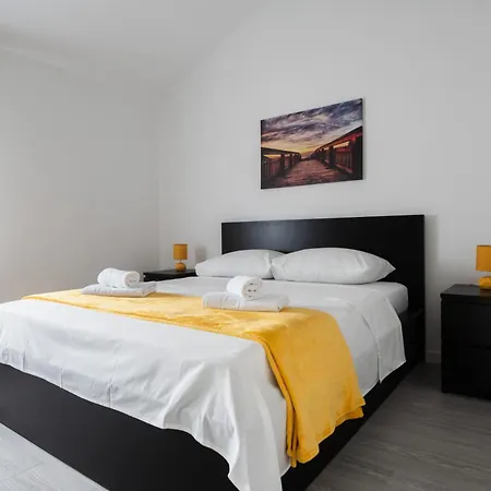 Ferara Biograd Na Moru