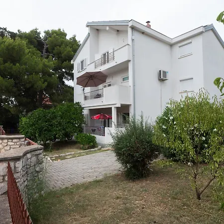 Ferara Biograd Na Moru