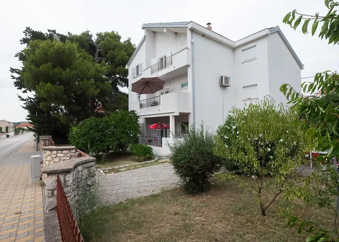 Ferara Biograd na Moru